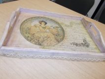 Taca zdobiona metodą decoupage